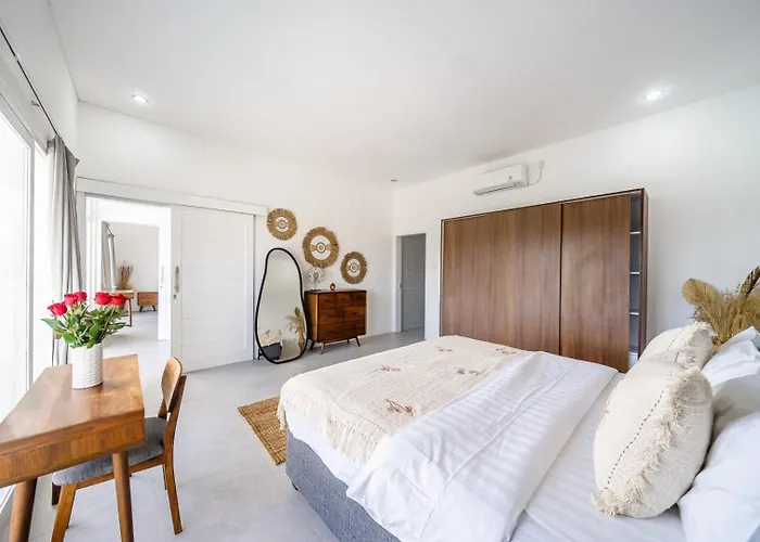 New 3br In Villa *