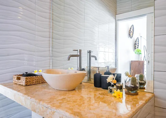 New 3br In Villa *